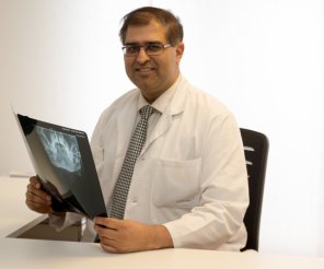 Dr. med. Atul Sukthankar
